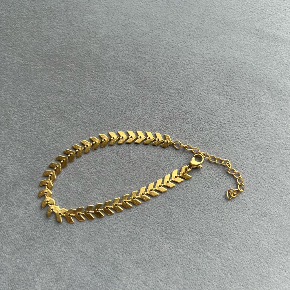 Gold bracelet